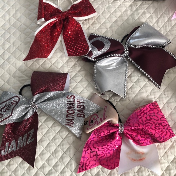 Cheer bows 2 for 8$ - Picture 2 of 2